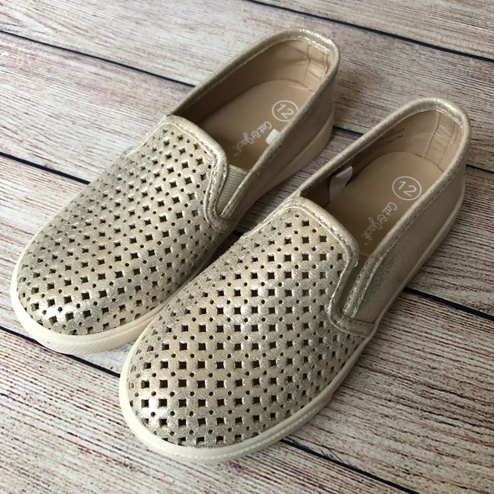 Cat & Jack Girls' Luvenia Gold Sneakers / Shoes